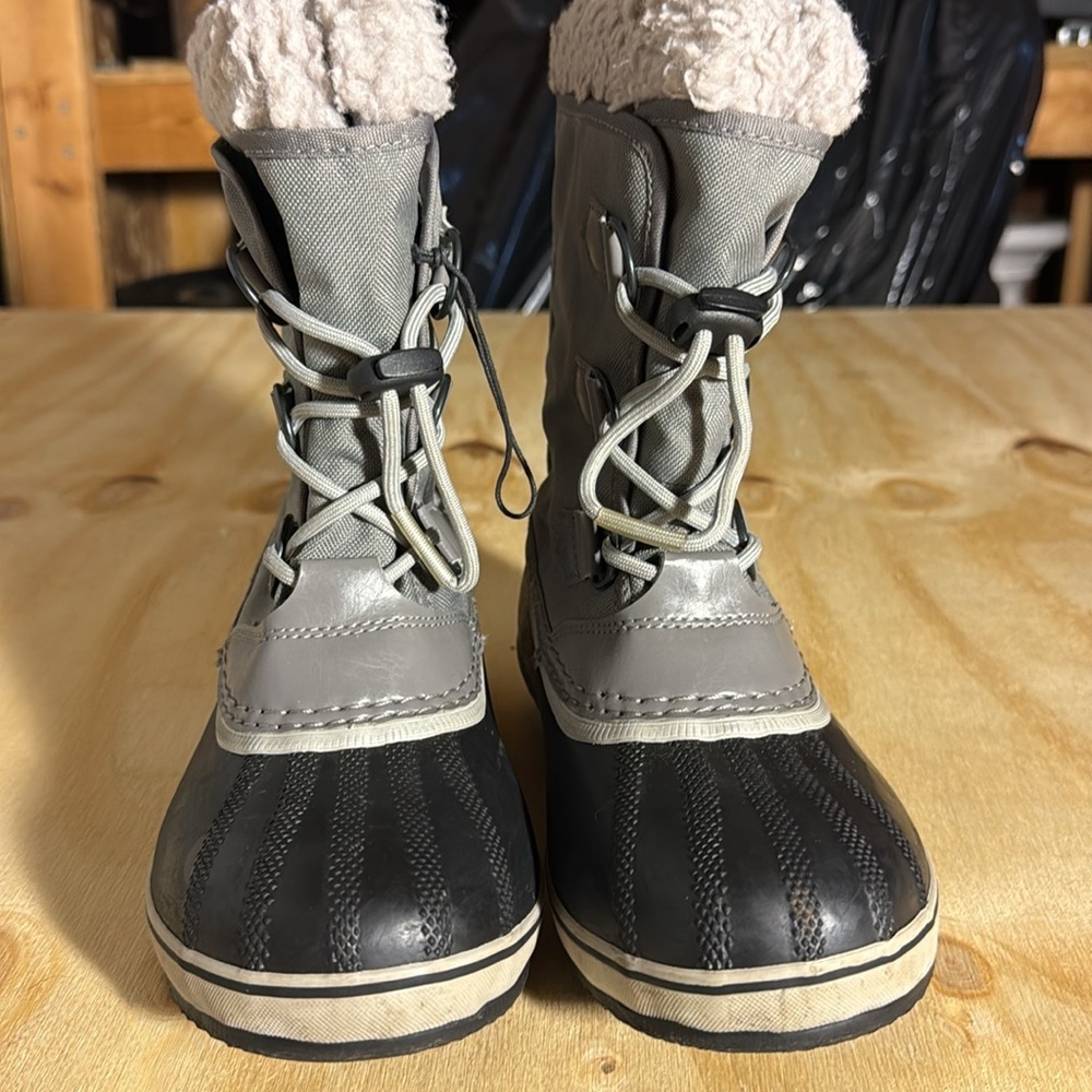 Sorel winter Gray and Black Waterproof Boots Size 3 - Picture 4 of 12